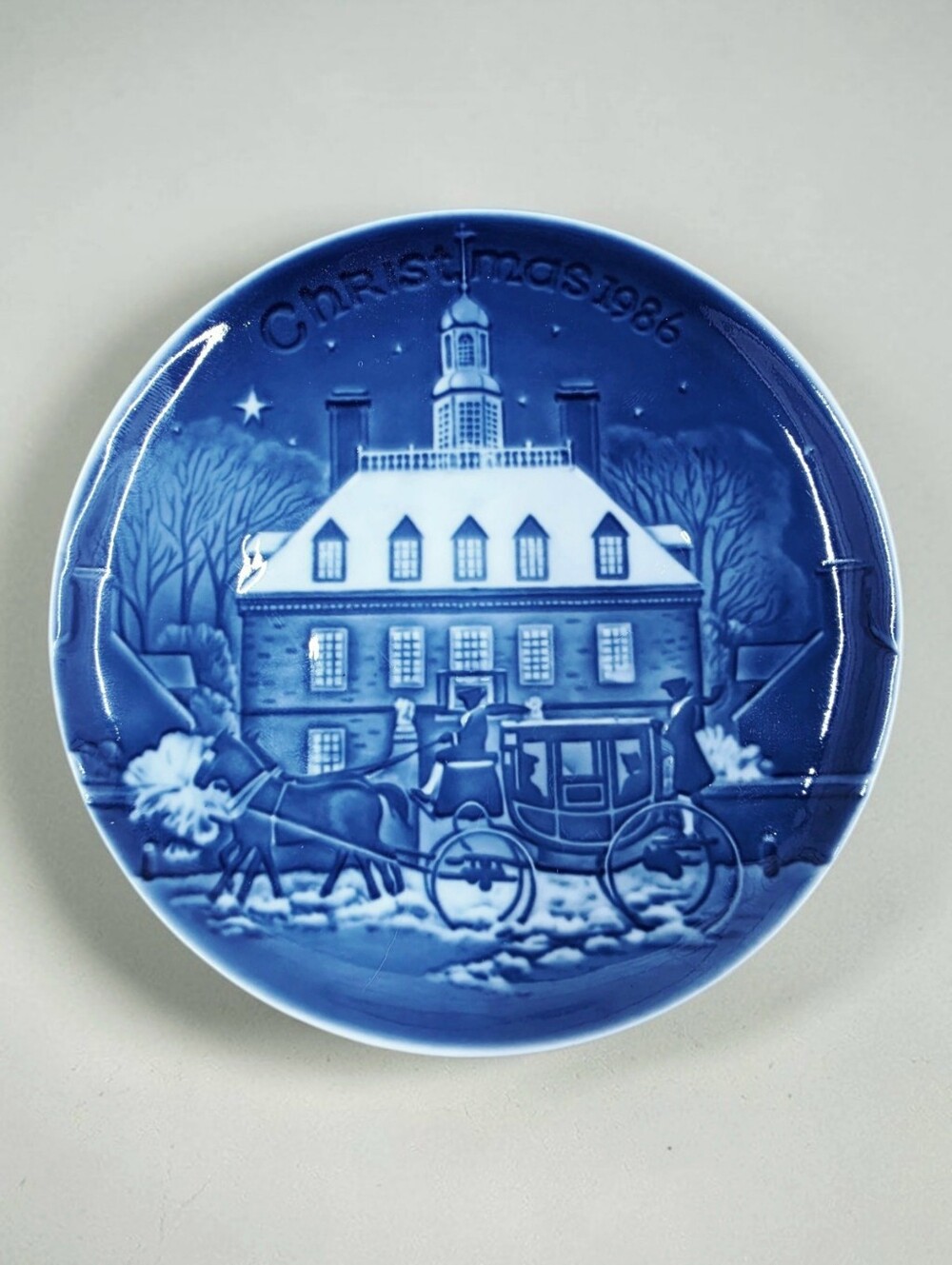 Bing & Grondahl Christmas 1986 Christmas Eve In Williamsburg Porcelain Denmark